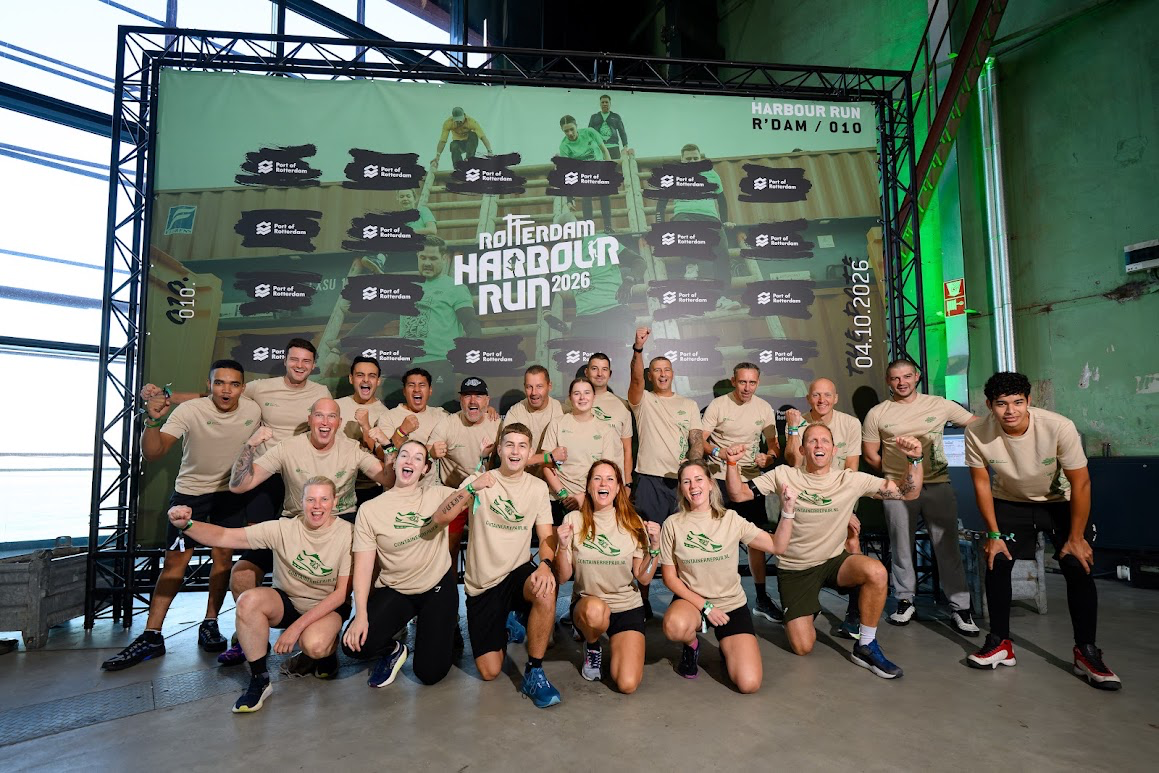 Het DCS-team bij de Rotterdam Harbour Run 2026